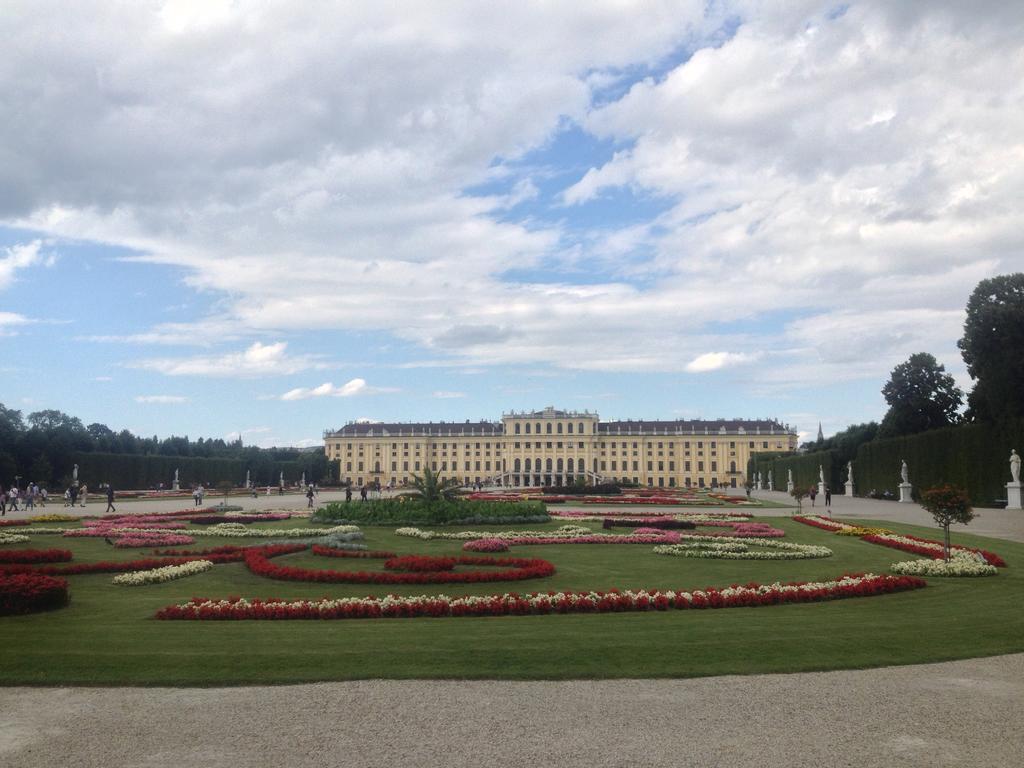 Big Vintage Style Flat Near Schoenbrunn Viena Exterior foto