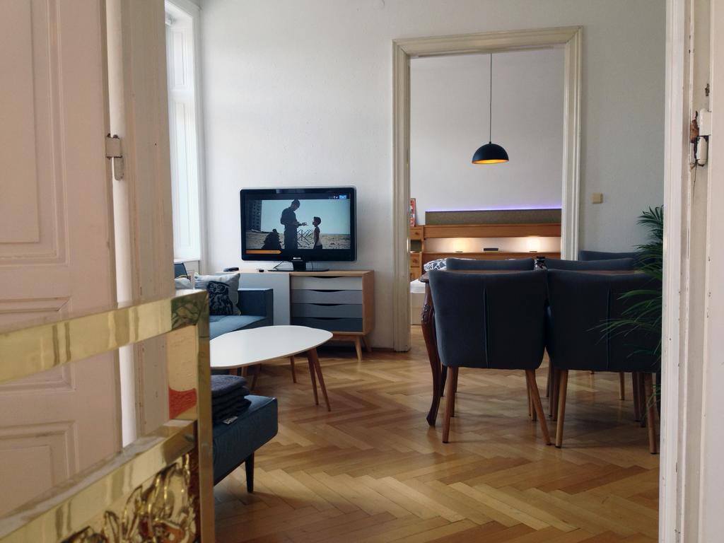 Big Vintage Style Flat Near Schoenbrunn Viena Exterior foto