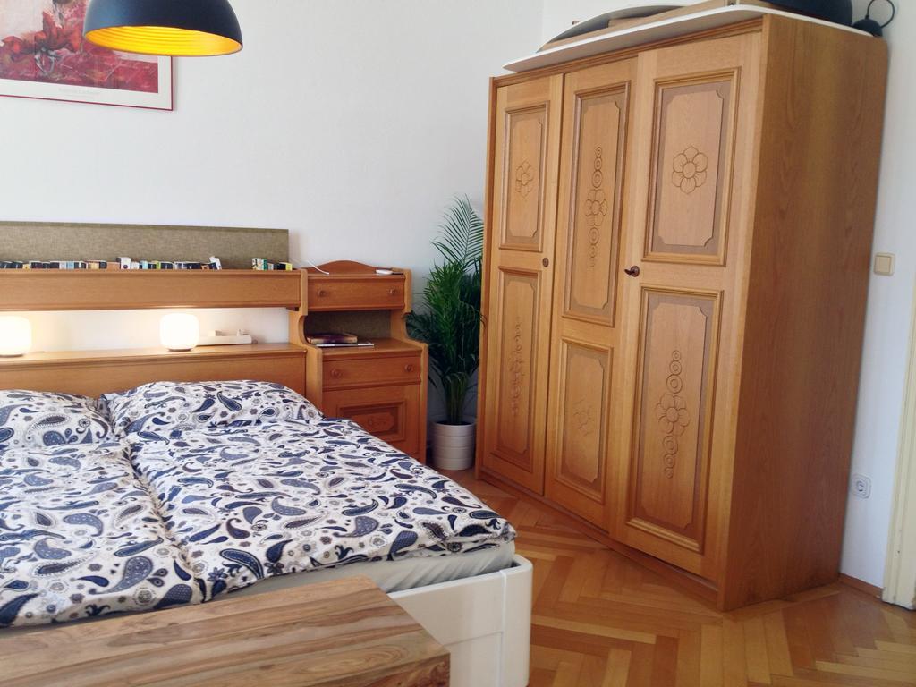 Big Vintage Style Flat Near Schoenbrunn Viena Exterior foto